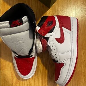 Nike Air Jordan 1 Retro High OG Heritage